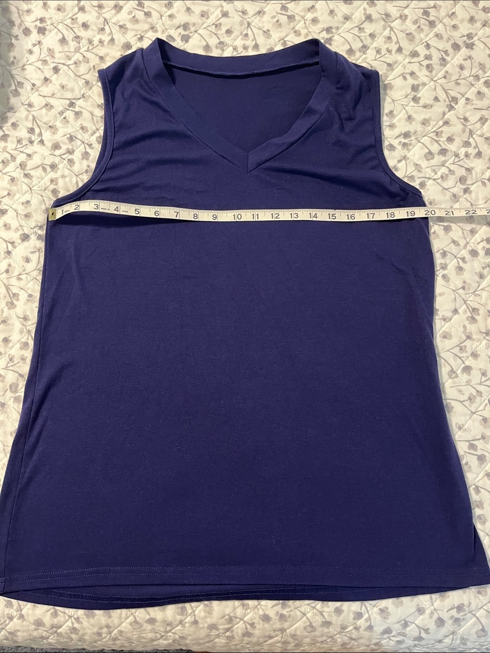 Source Unknown Navy V-Neck Sleeveless Tank Top